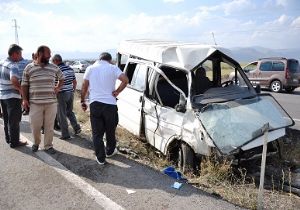 Minibüs takla attı: 6 yaralı
